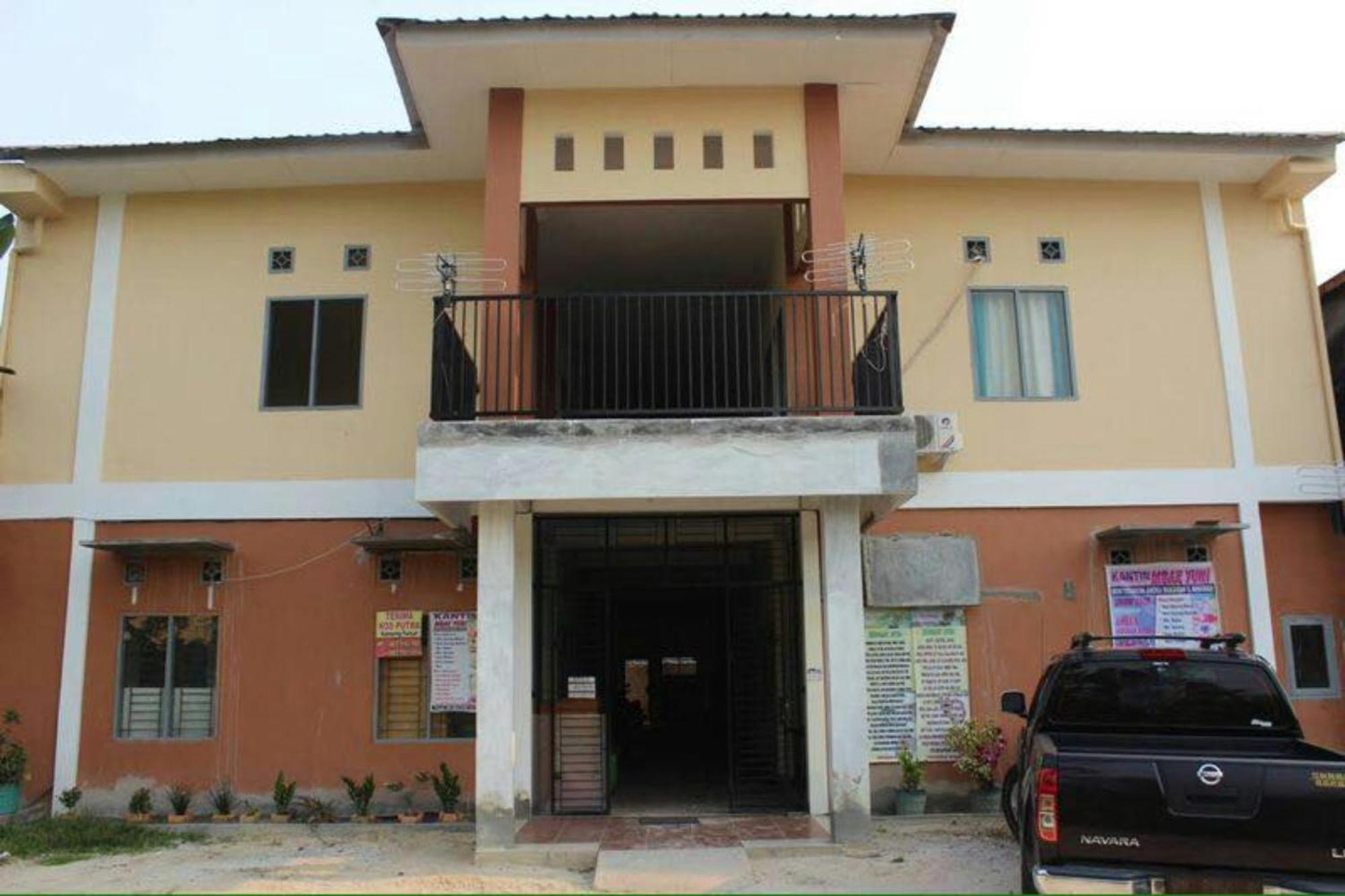Parit  Penginapan Syariah מראה חיצוני תמונה